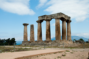 旧コリントス遺跡のアポロン神殿