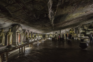 ダンブッラ石窟第2窟の仏像群