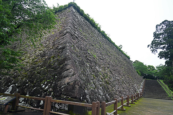 延岡城の「千人殺しの石垣」