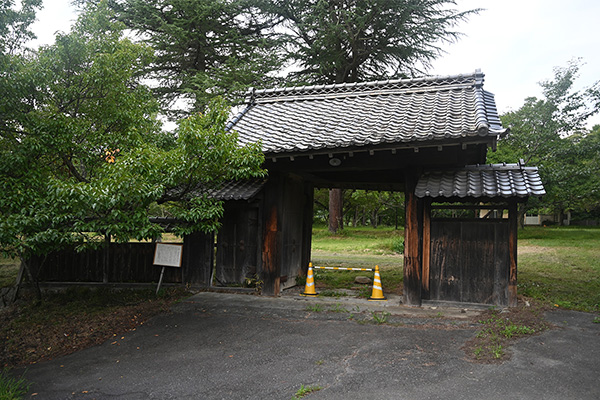 高遠城大手門