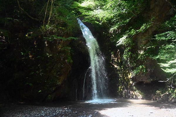 観音山不動滝