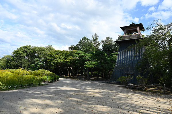 旧沼田町役場復元鐘楼