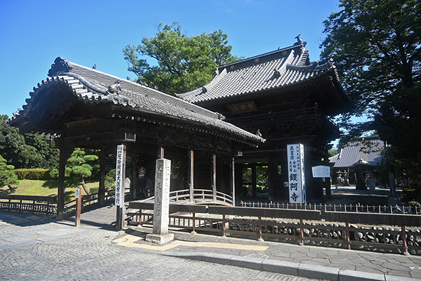 足利氏館（鑁阿寺）太鼓橋と山門