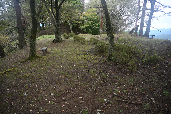 霧山城 矢倉跡