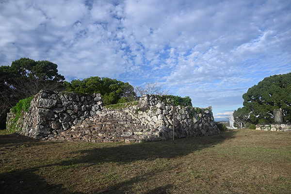 田丸城本丸広場の天守台