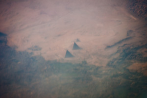 上空から見えたギザのピラミッド