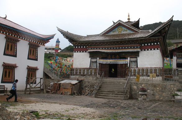 ジョル近郊のチベット寺院（中国名『飛来寺』）